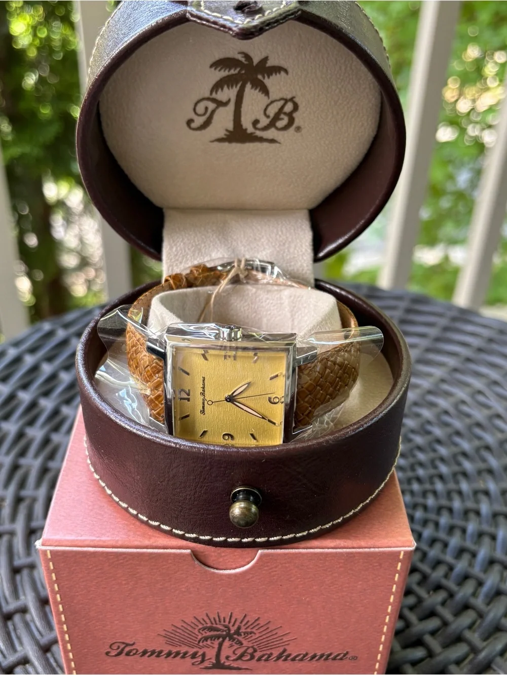 NIB Tommy Bahama Palm TB1000 Men’s Wrist Watch - Picture 2 of 12